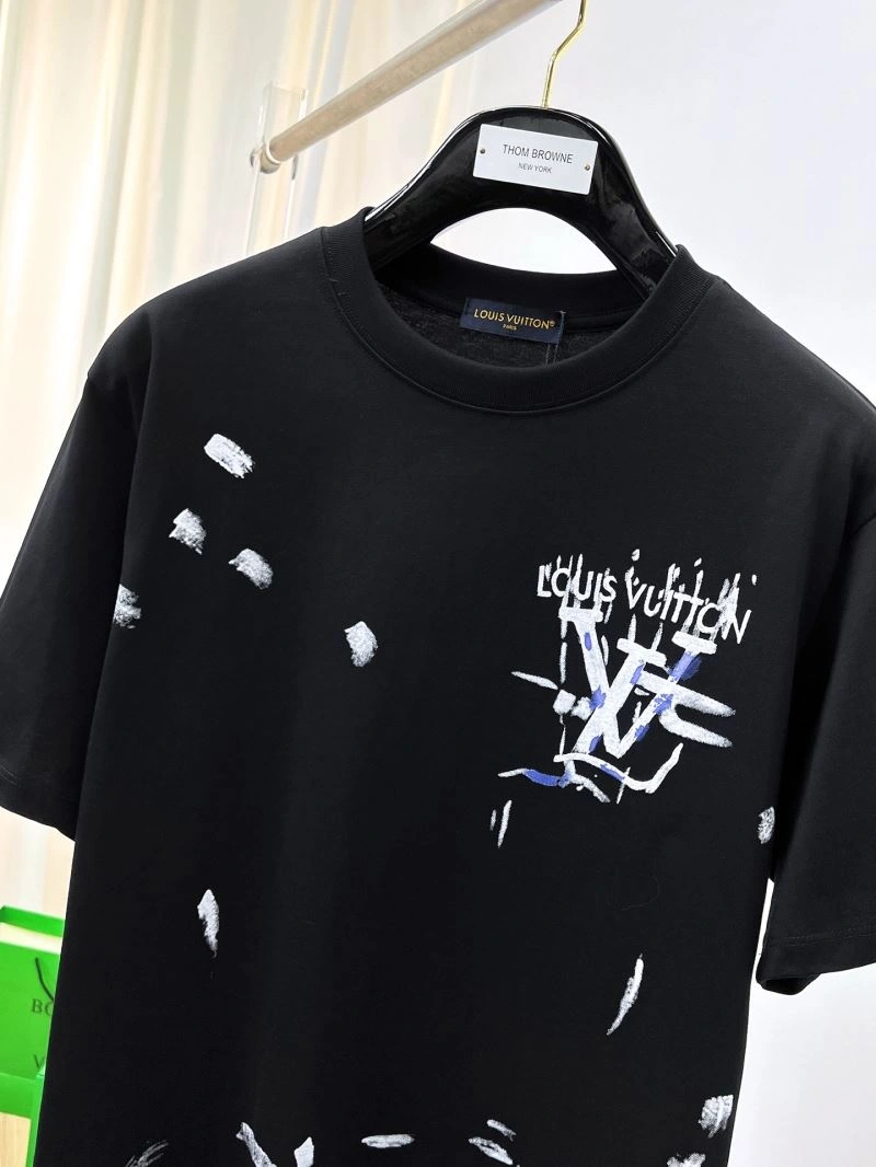 AllSeason Louis Vuitton T-Shirts 136324