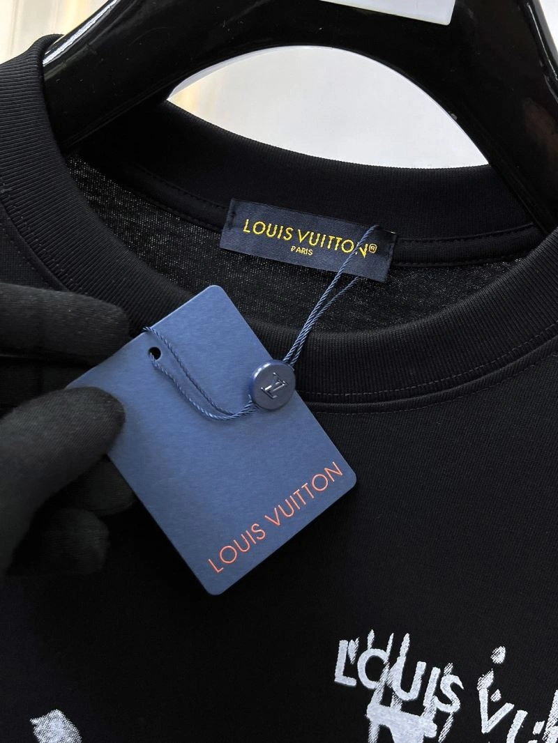AllSeason Louis Vuitton T-Shirts 136324