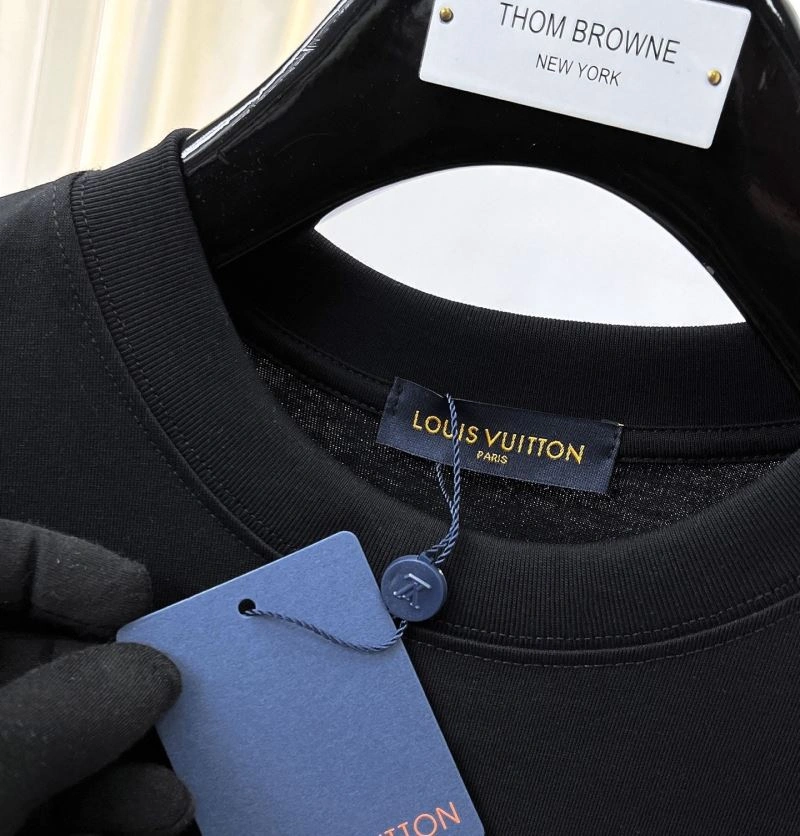 AllSeason Louis Vuitton T-Shirts 136324
