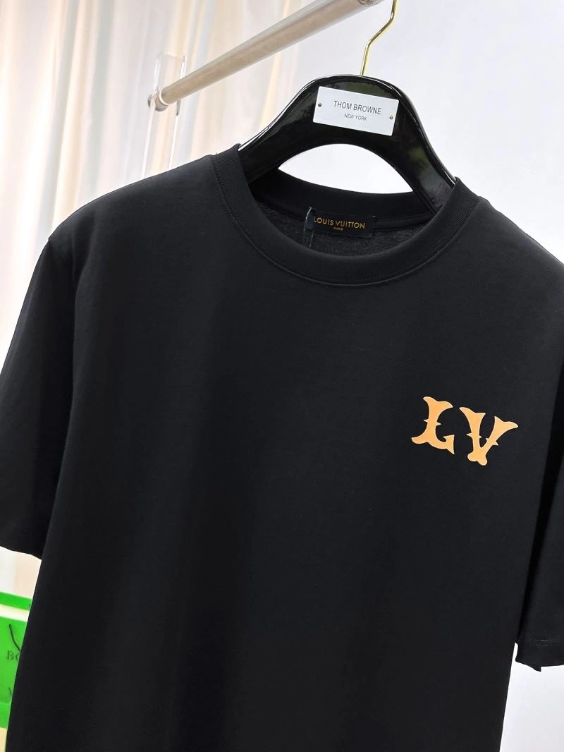 Snug Louis Vuitton T-Shirts 136310