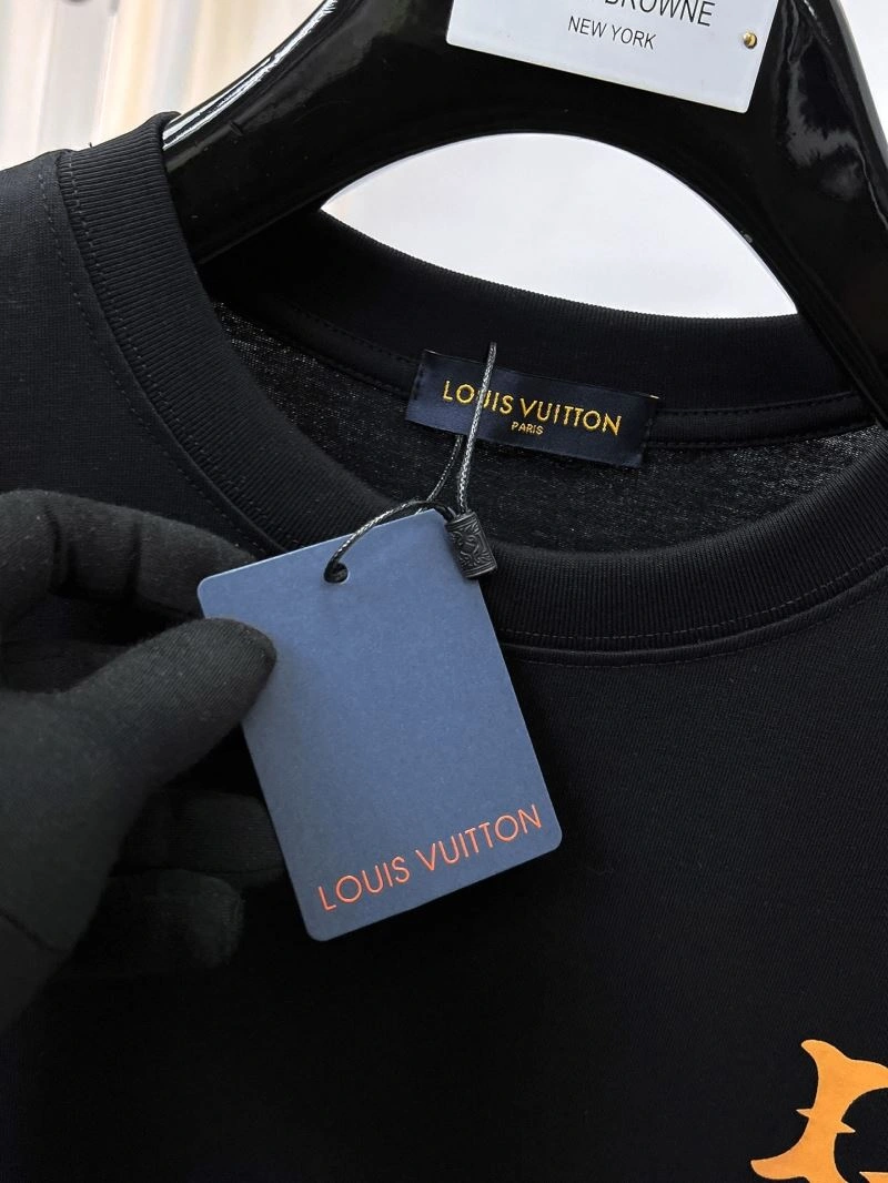 Snug Louis Vuitton T-Shirts 136310