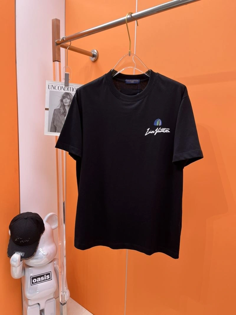 Versatile Louis Vuitton T-Shirts 136318