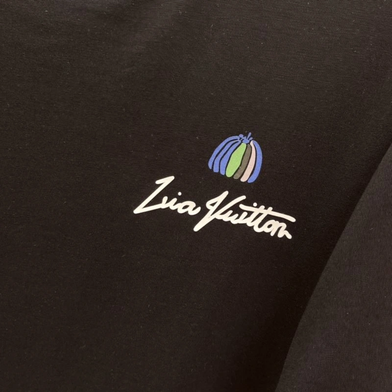 Versatile Louis Vuitton T-Shirts 136318