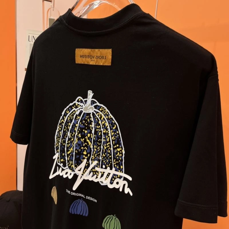 Versatile Louis Vuitton T-Shirts 136318