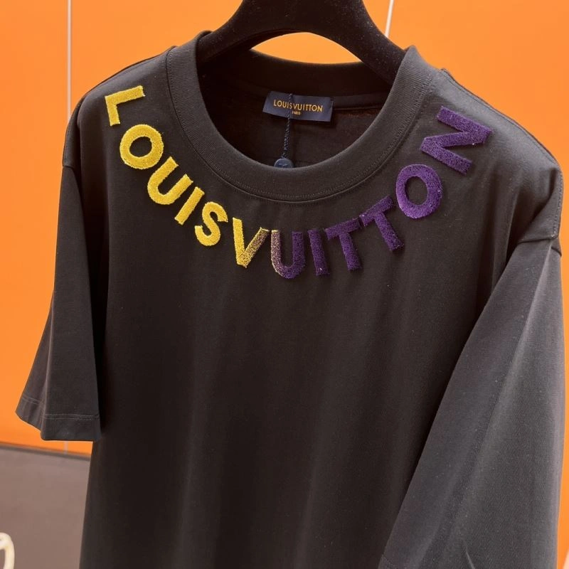 Lightweight Louis Vuitton T-Shirts 136301