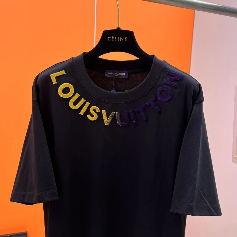 Lightweight Louis Vuitton T-Shirts 136301