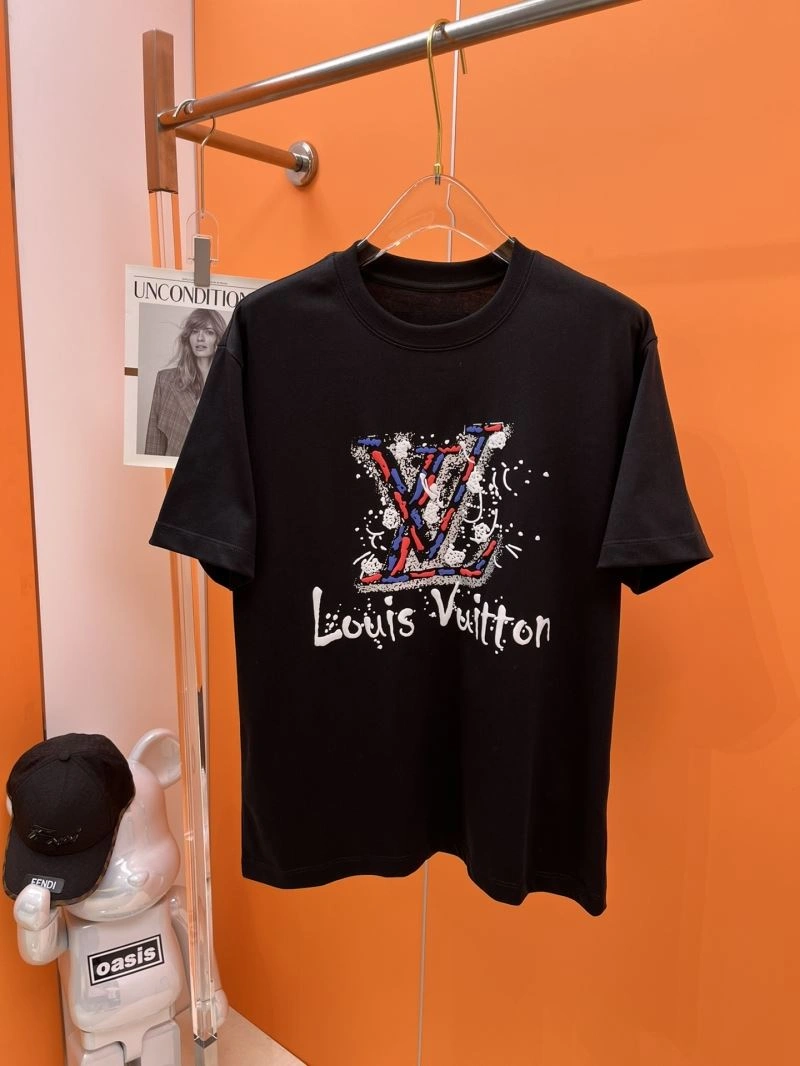 Compact Louis Vuitton T-Shirts 136321