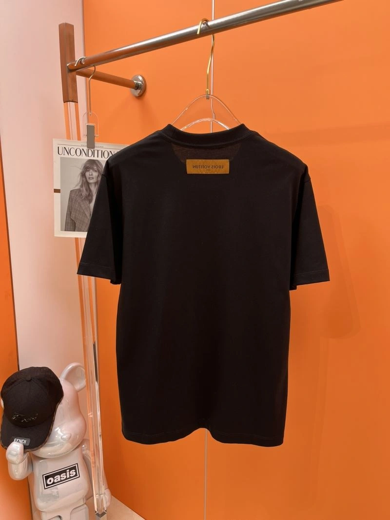 Compact Louis Vuitton T-Shirts 136321