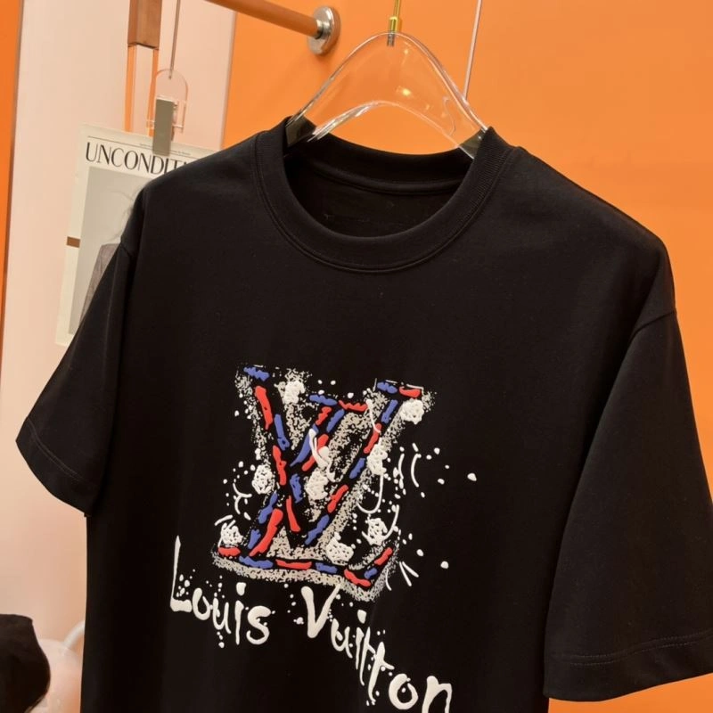 Compact Louis Vuitton T-Shirts 136321