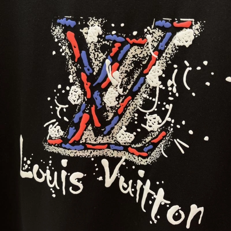 Compact Louis Vuitton T-Shirts 136321