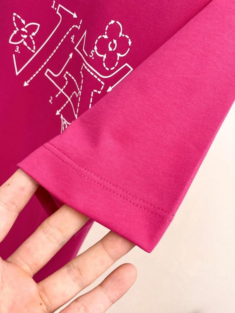 Compact Louis Vuitton T-Shirts 136306