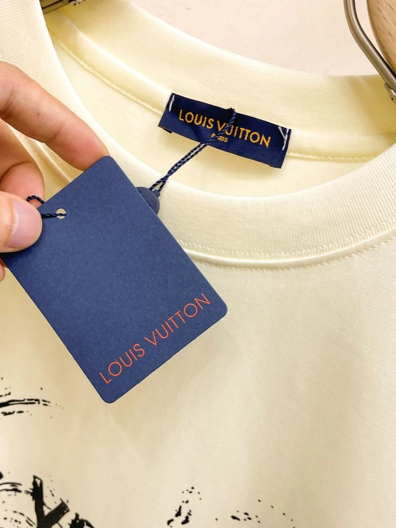 TechFriendly Louis Vuitton T-Shirts 136307