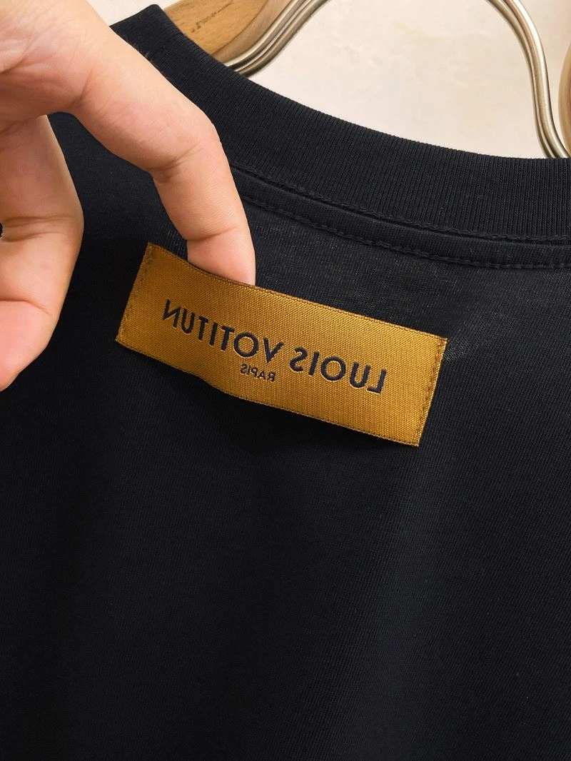 Seasonal Louis Vuitton T-Shirts 136257