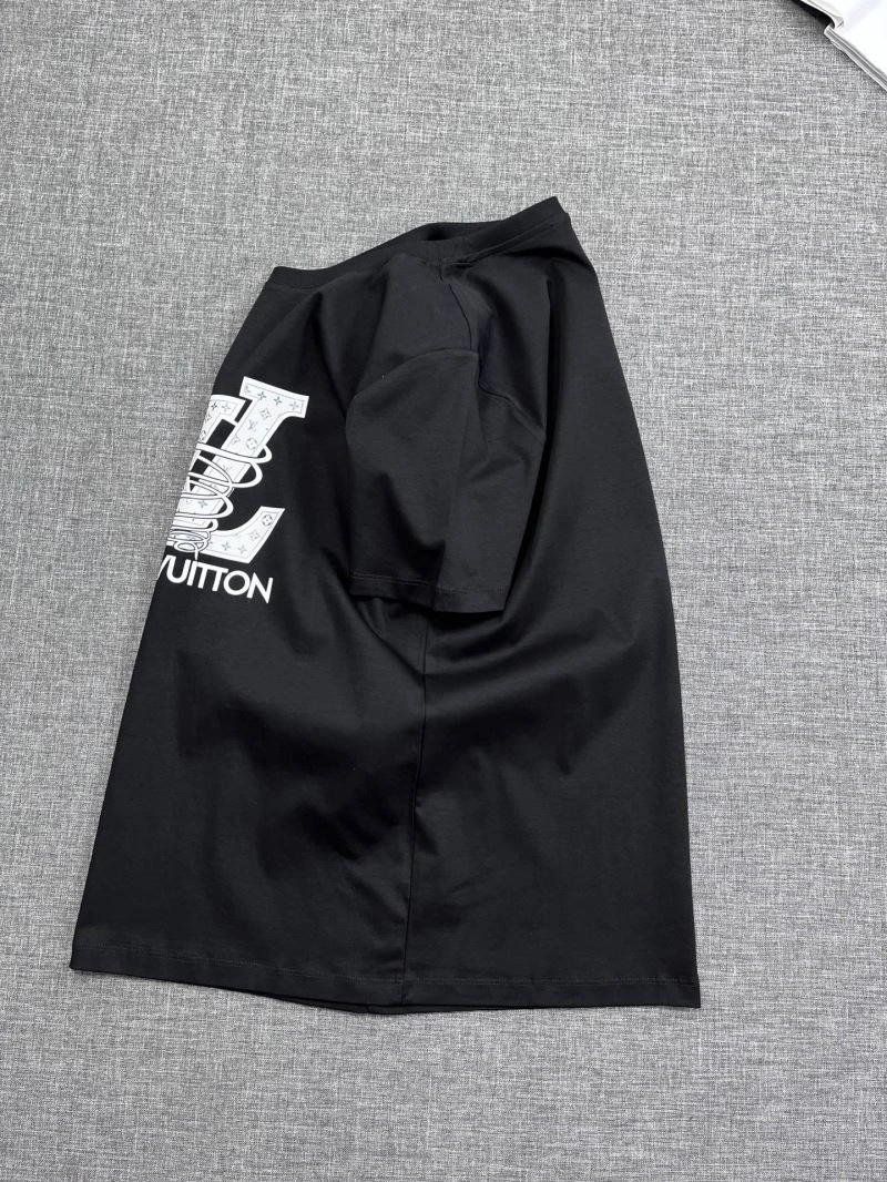 Flexible Louis Vuitton T-Shirts 136278