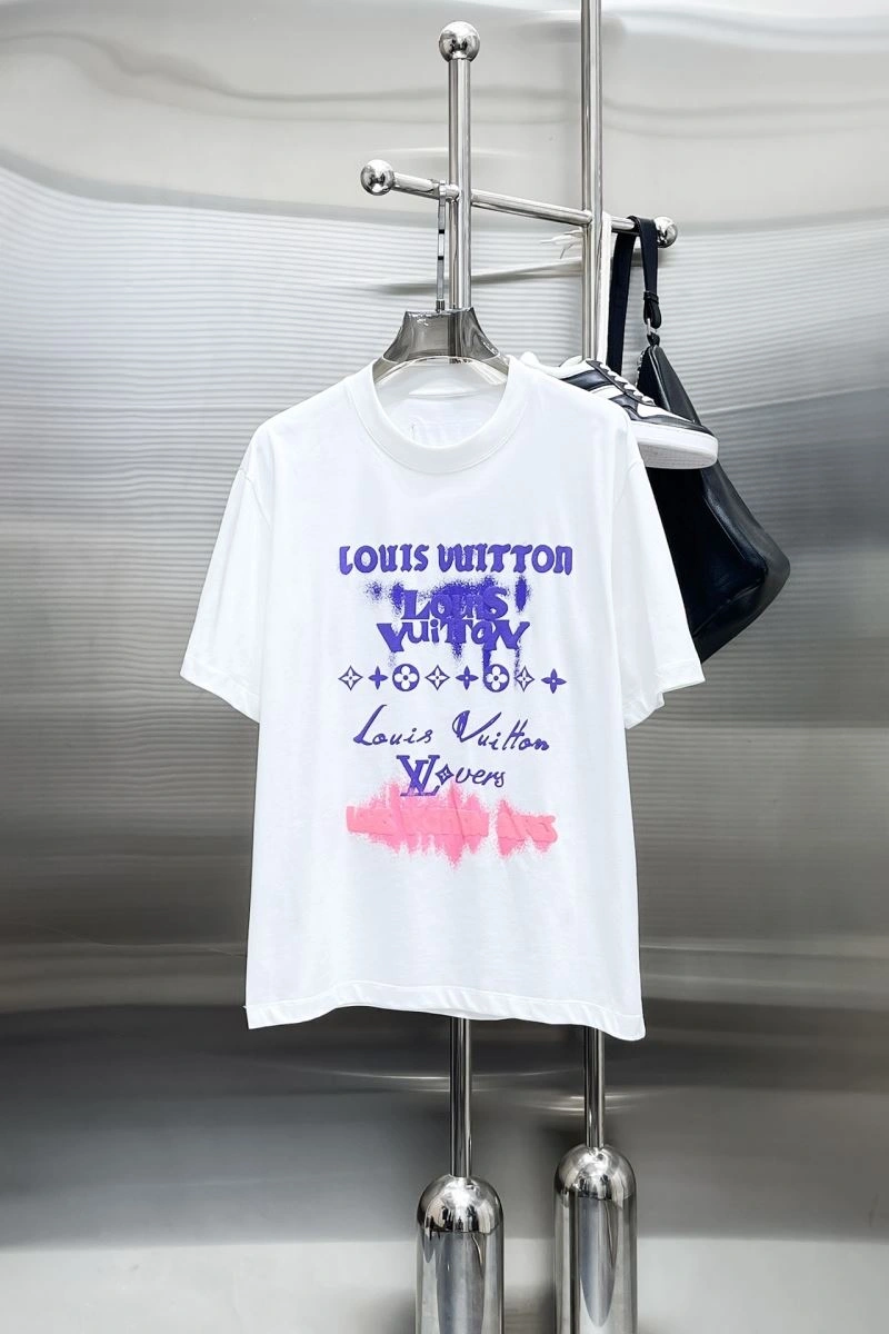 WellDesigned Louis Vuitton T-Shirts 136262