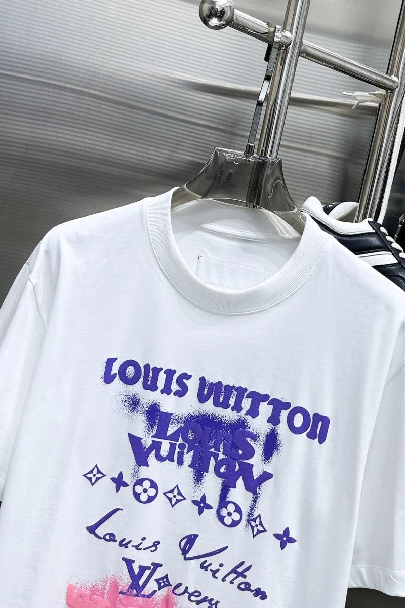 WellDesigned Louis Vuitton T-Shirts 136262