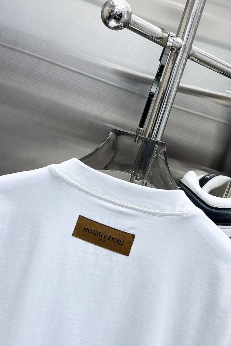 WellDesigned Louis Vuitton T-Shirts 136262