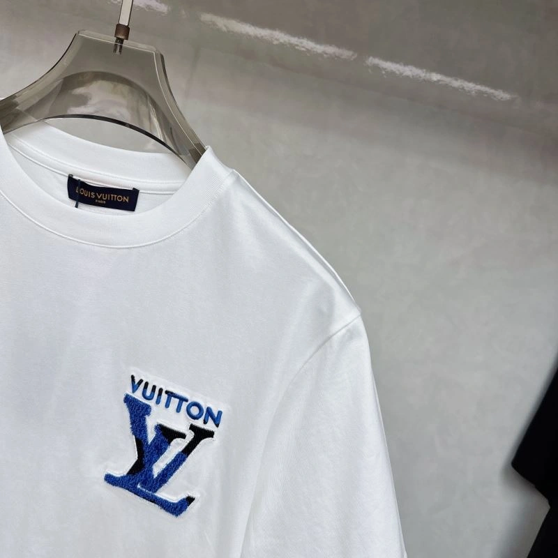 Louis Vuitton T-Shirts Neat 136270