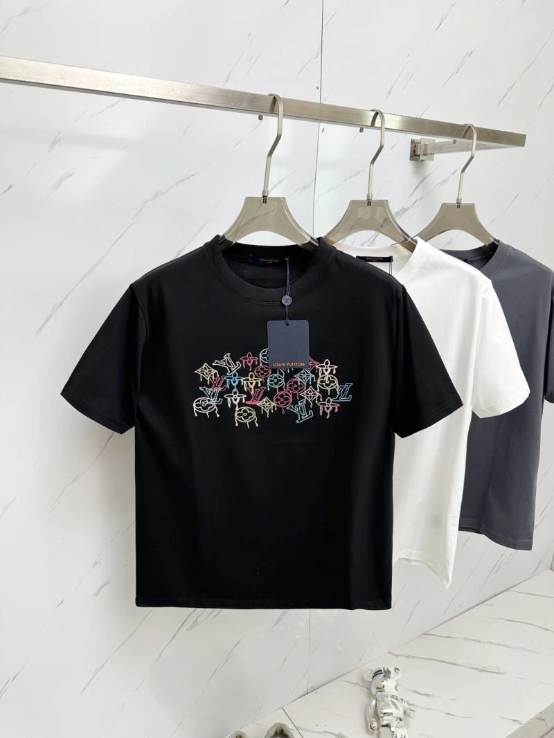 Compact Louis Vuitton T-Shirts 136244