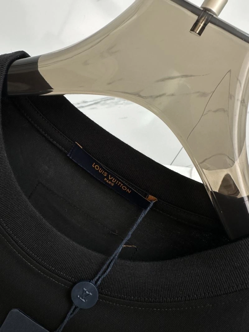 Compact Louis Vuitton T-Shirts 136244