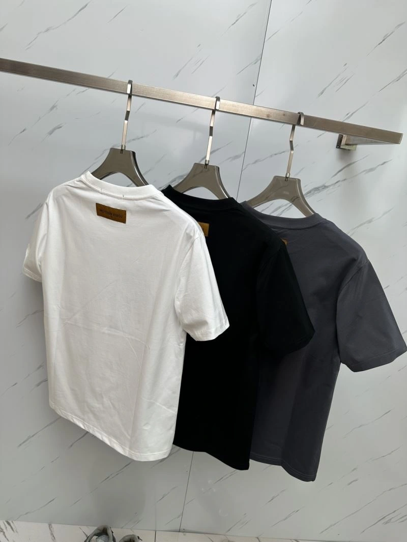 Compact Louis Vuitton T-Shirts 136244