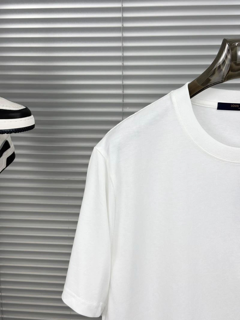 Louis Vuitton T-Shirts Versatile 136245