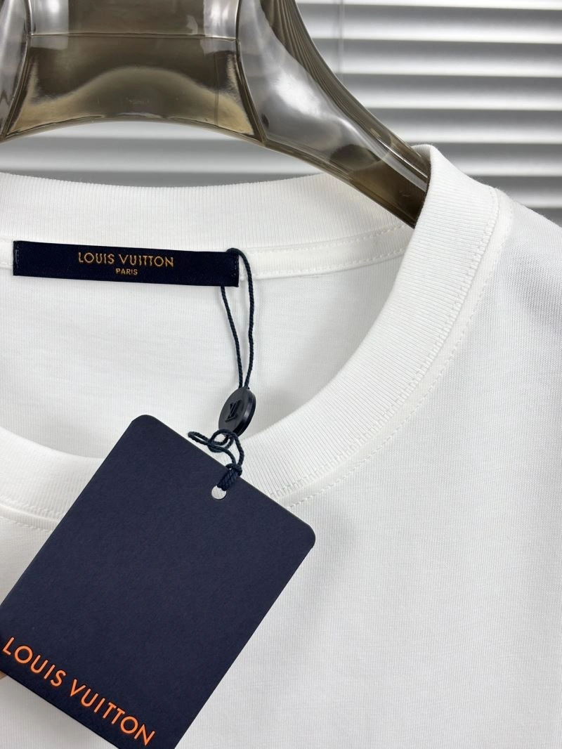 Louis Vuitton T-Shirts Versatile 136245
