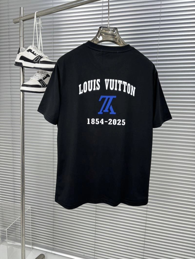 Sleek Louis Vuitton T-Shirts 136241