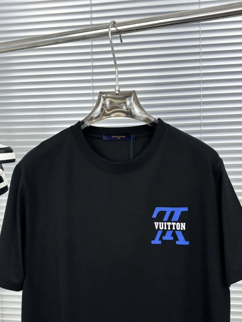 Sleek Louis Vuitton T-Shirts 136241