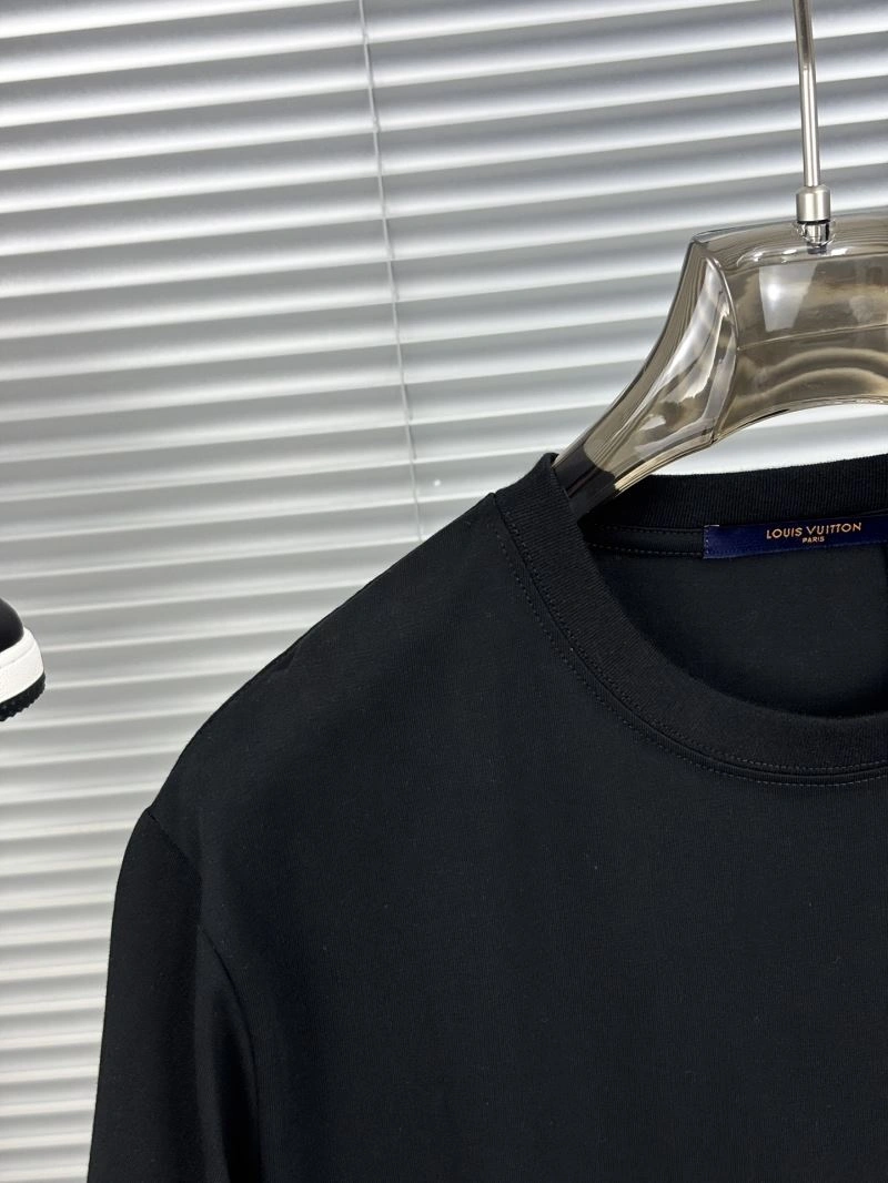 Sleek Louis Vuitton T-Shirts 136241