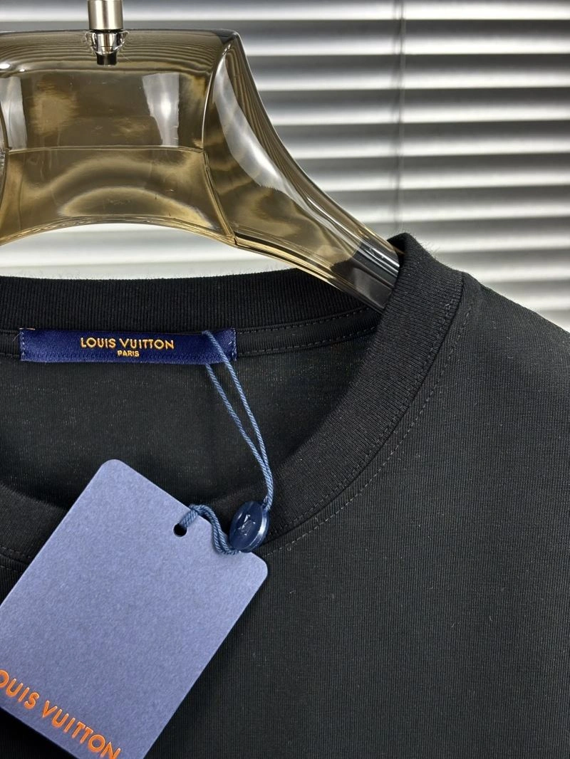 Sleek Louis Vuitton T-Shirts 136241