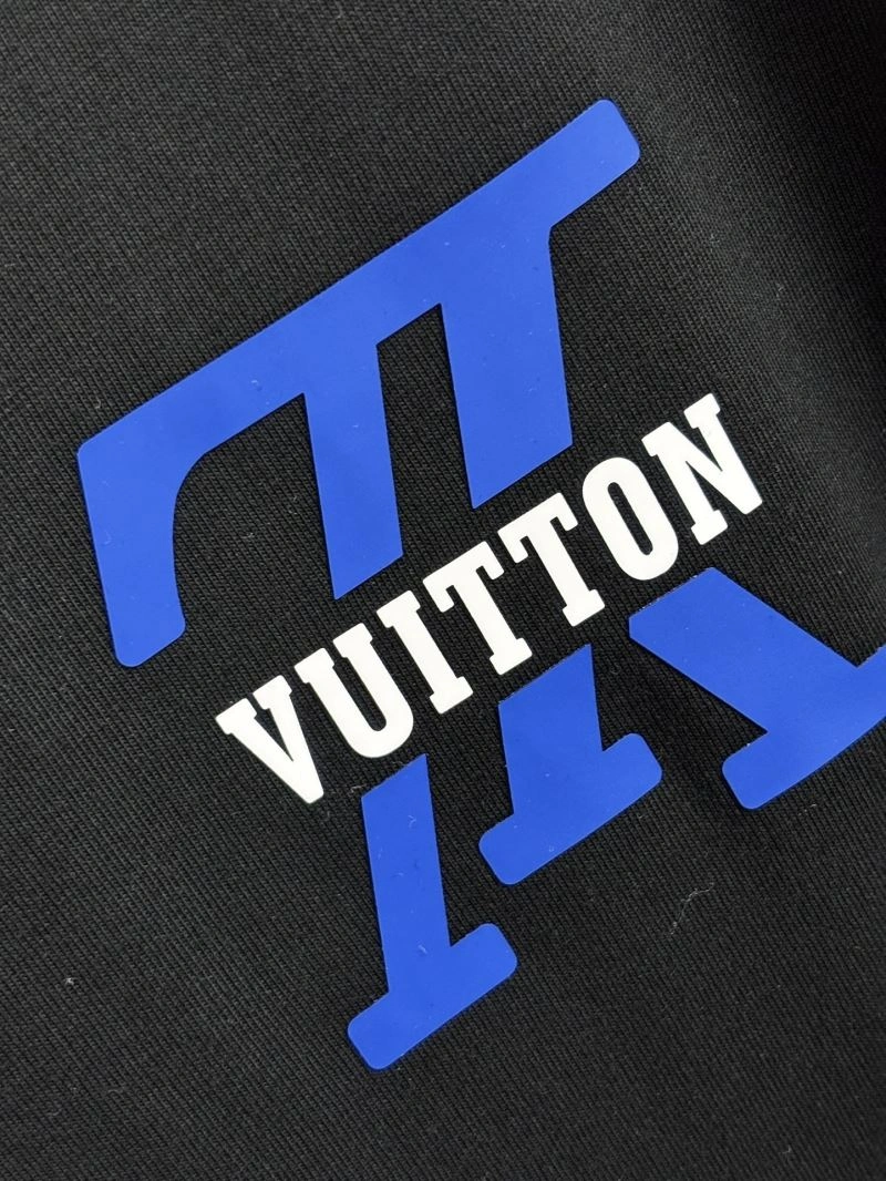 Sleek Louis Vuitton T-Shirts 136241