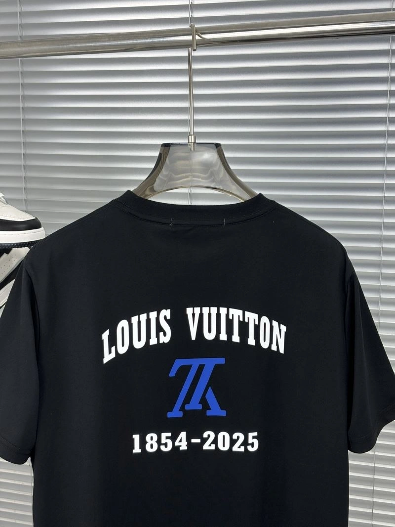 Sleek Louis Vuitton T-Shirts 136241