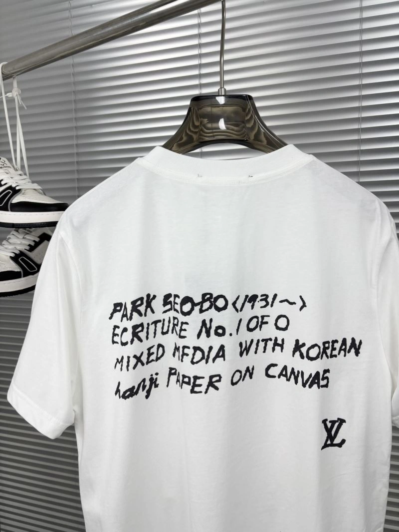 Breathable Louis Vuitton T-Shirts 136216