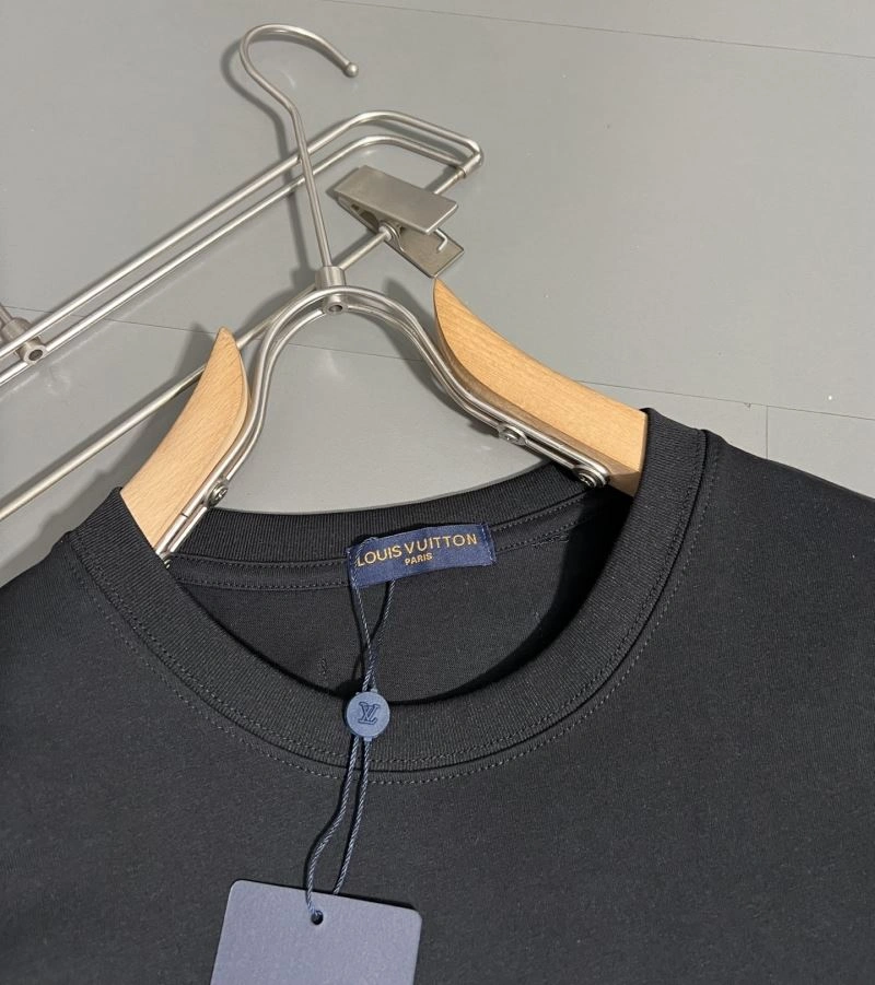 Chic Louis Vuitton T-Shirts 136228