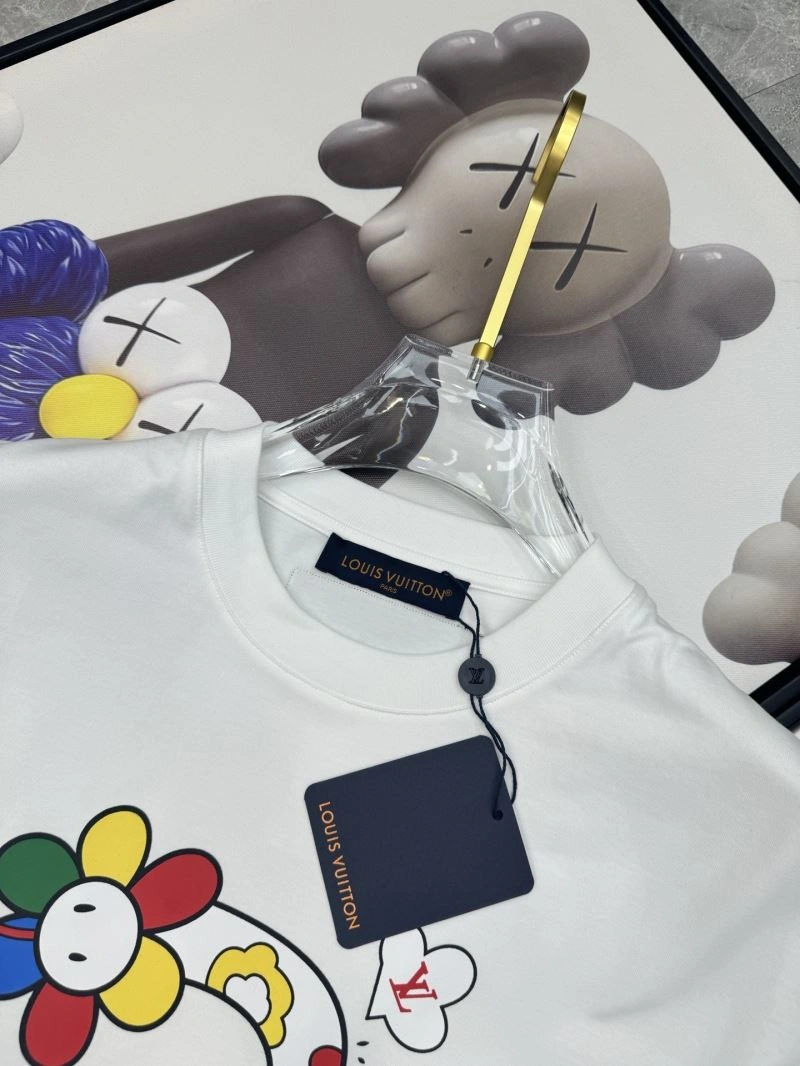 Compact Louis Vuitton T-Shirts 136225