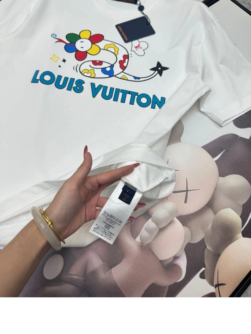 Compact Louis Vuitton T-Shirts 136225