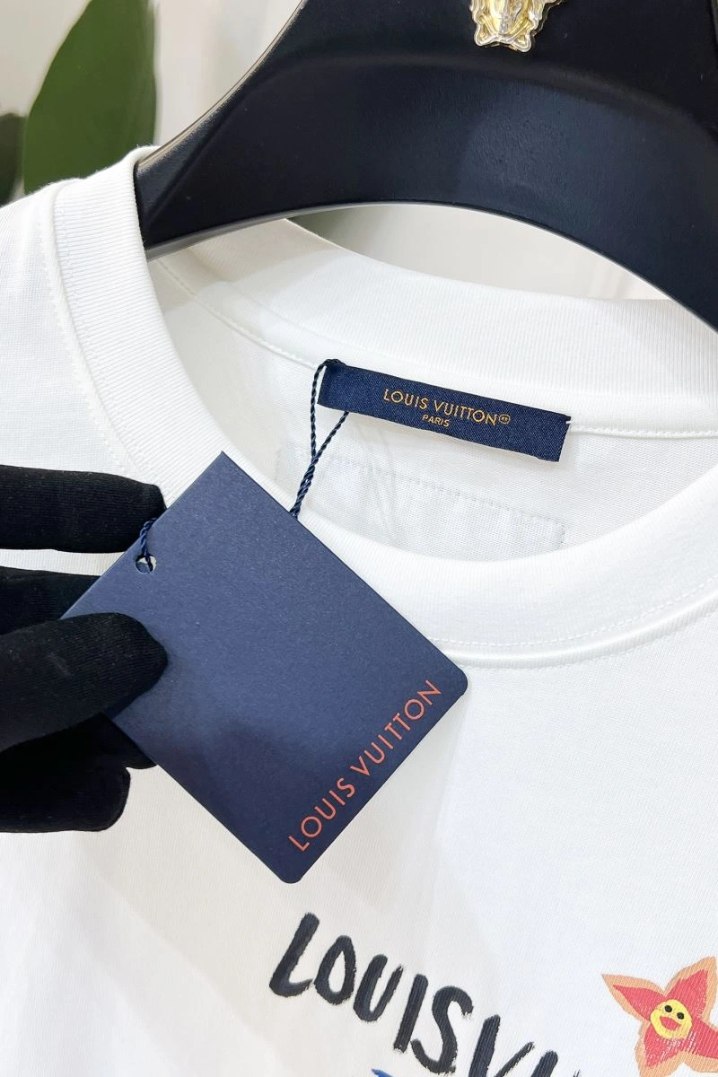 Louis Vuitton T-Shirts Neat 136231