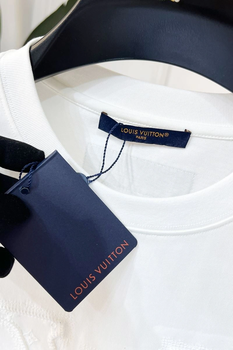 Upgraded Louis Vuitton T-Shirts 136220