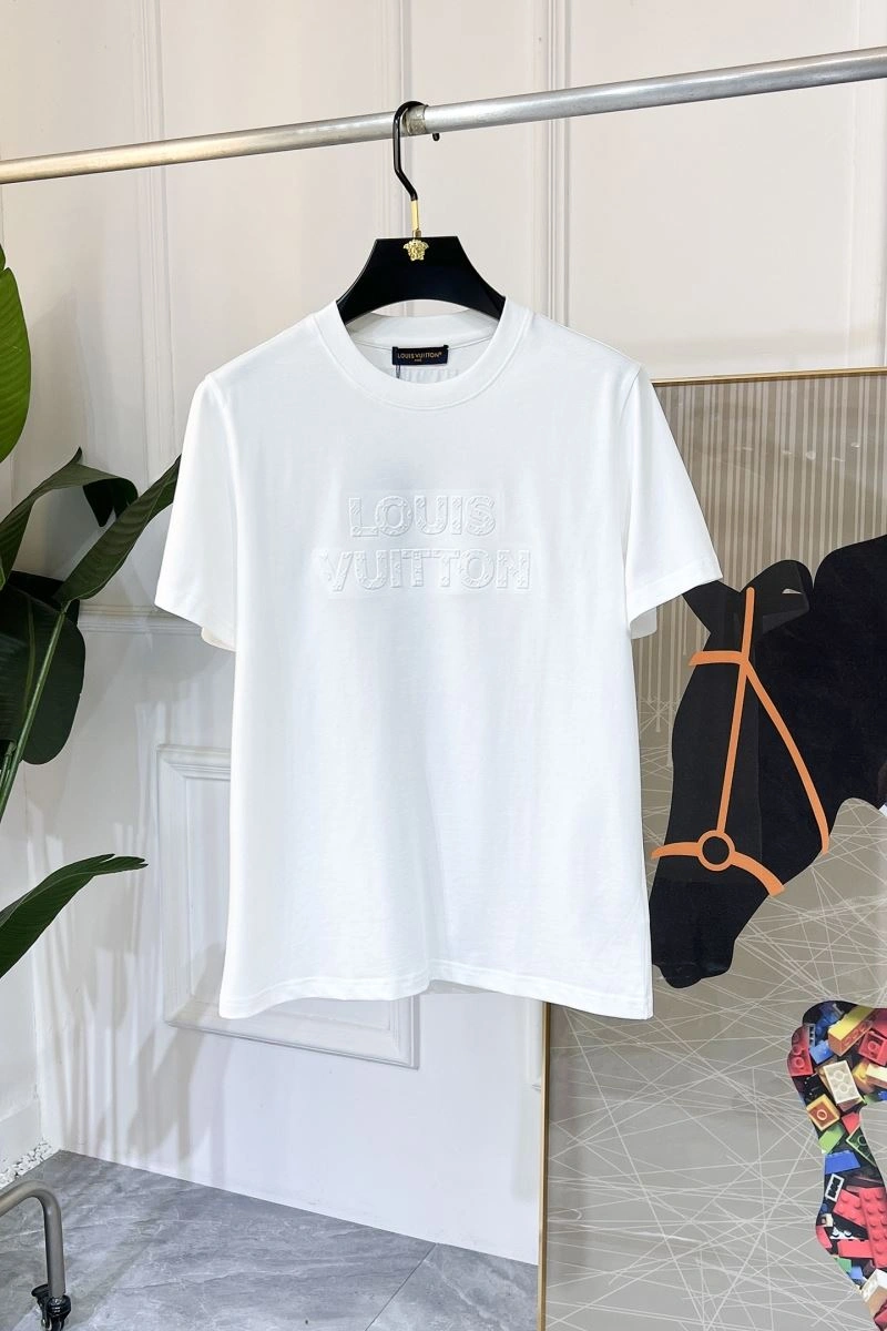 Louis Vuitton T-Shirts Snug 136222