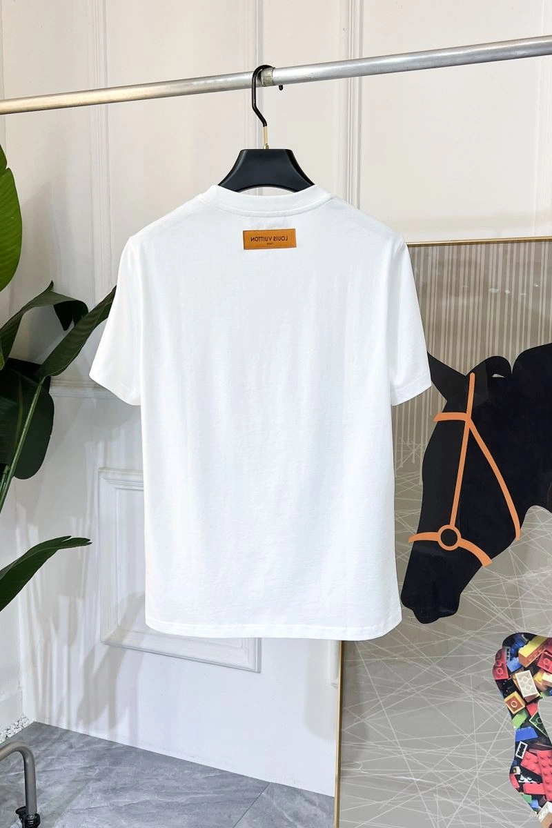 Louis Vuitton T-Shirts Snug 136222