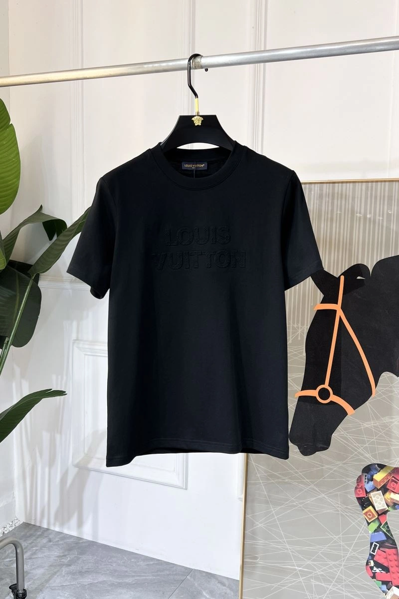 Louis Vuitton T-Shirts Snug 136222