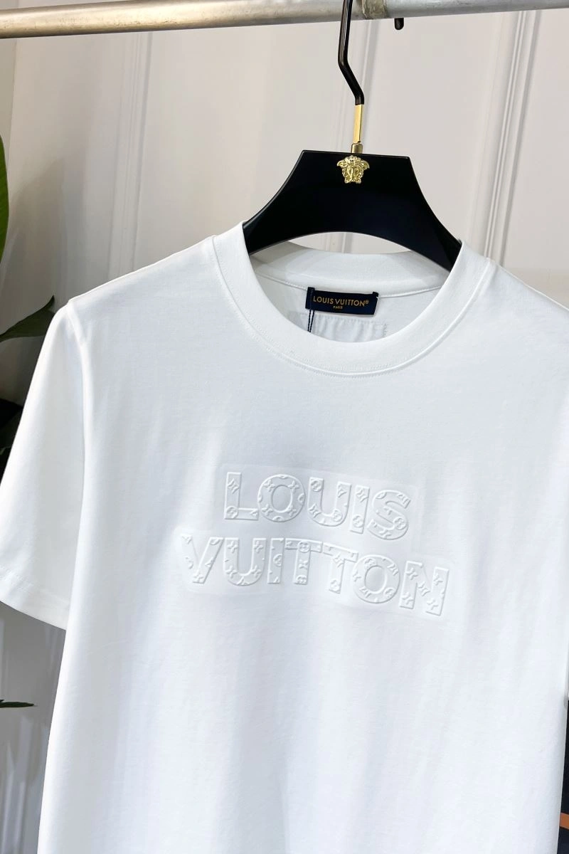 Louis Vuitton T-Shirts Snug 136222