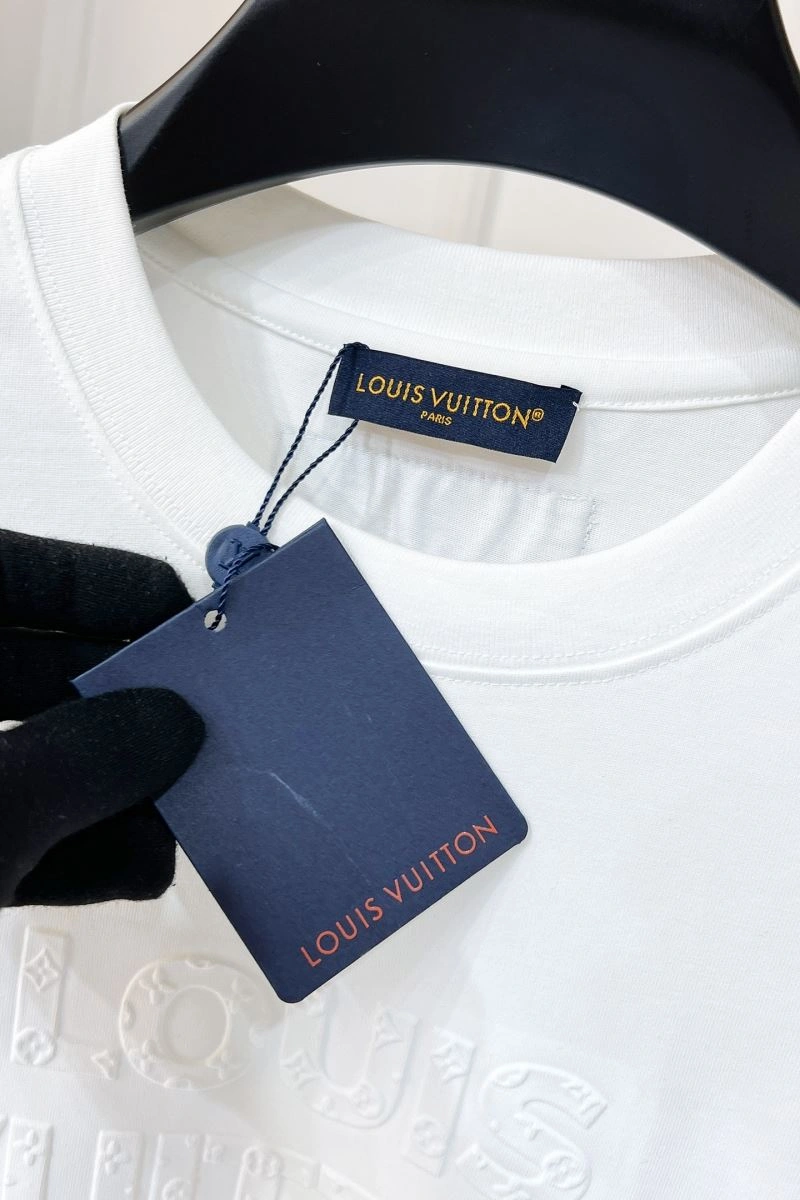 Louis Vuitton T-Shirts Snug 136222