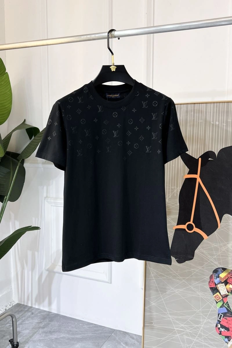 Louis Vuitton T-Shirts OnTrend 136239