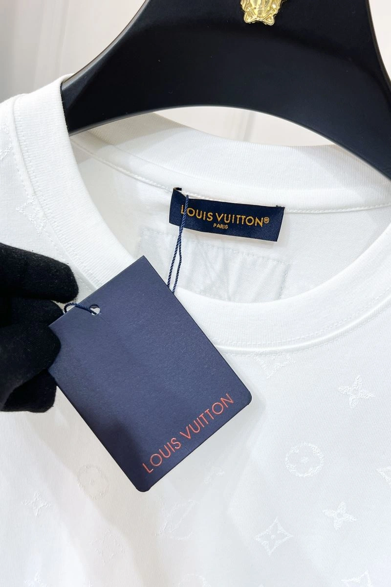 Louis Vuitton T-Shirts OnTrend 136239