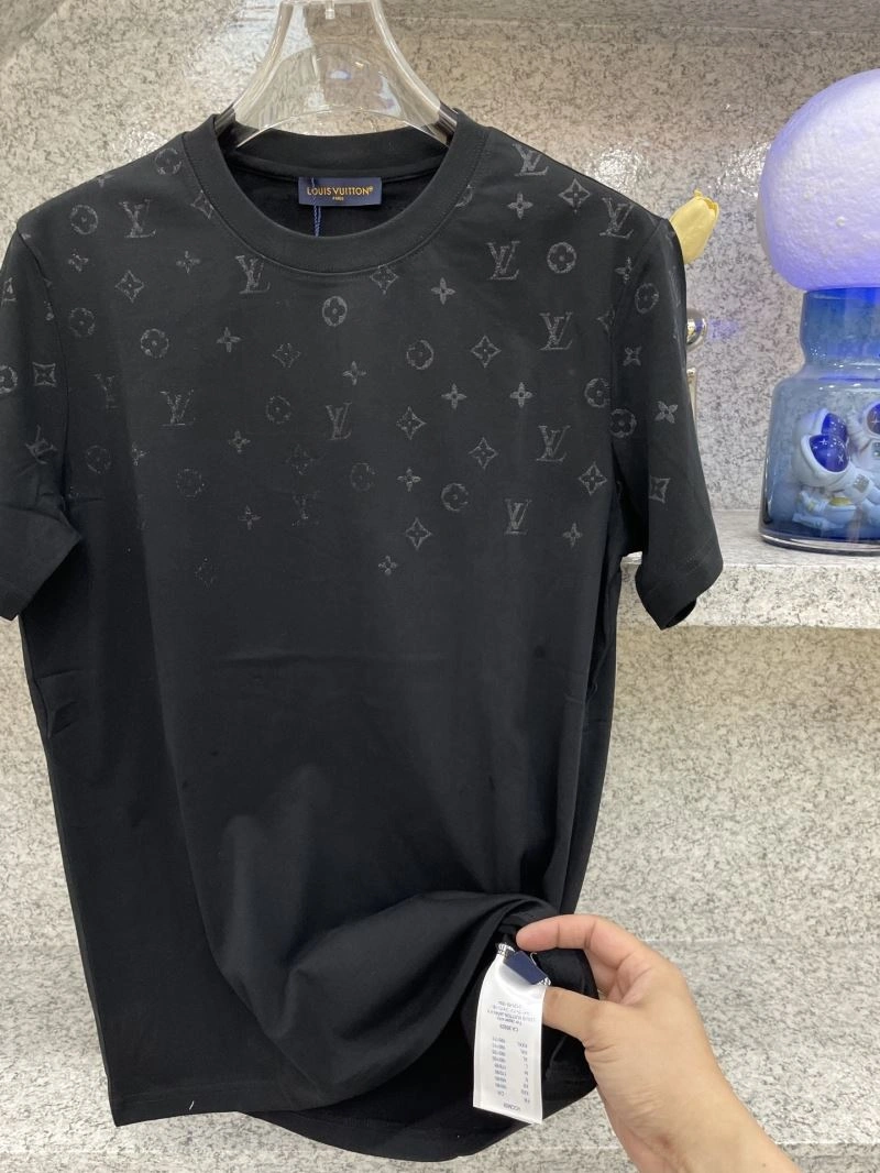 OdorResistant Louis Vuitton T-Shirts 136205