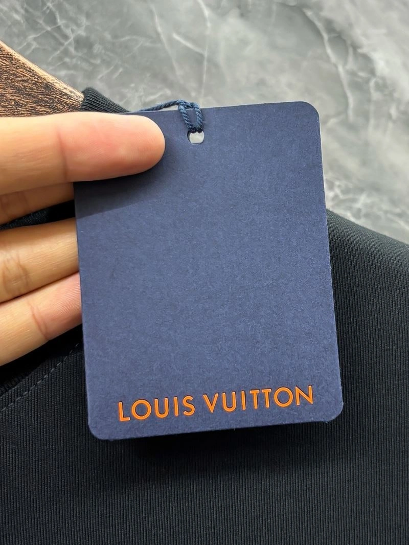 Bright Louis Vuitton T-Shirts 136208