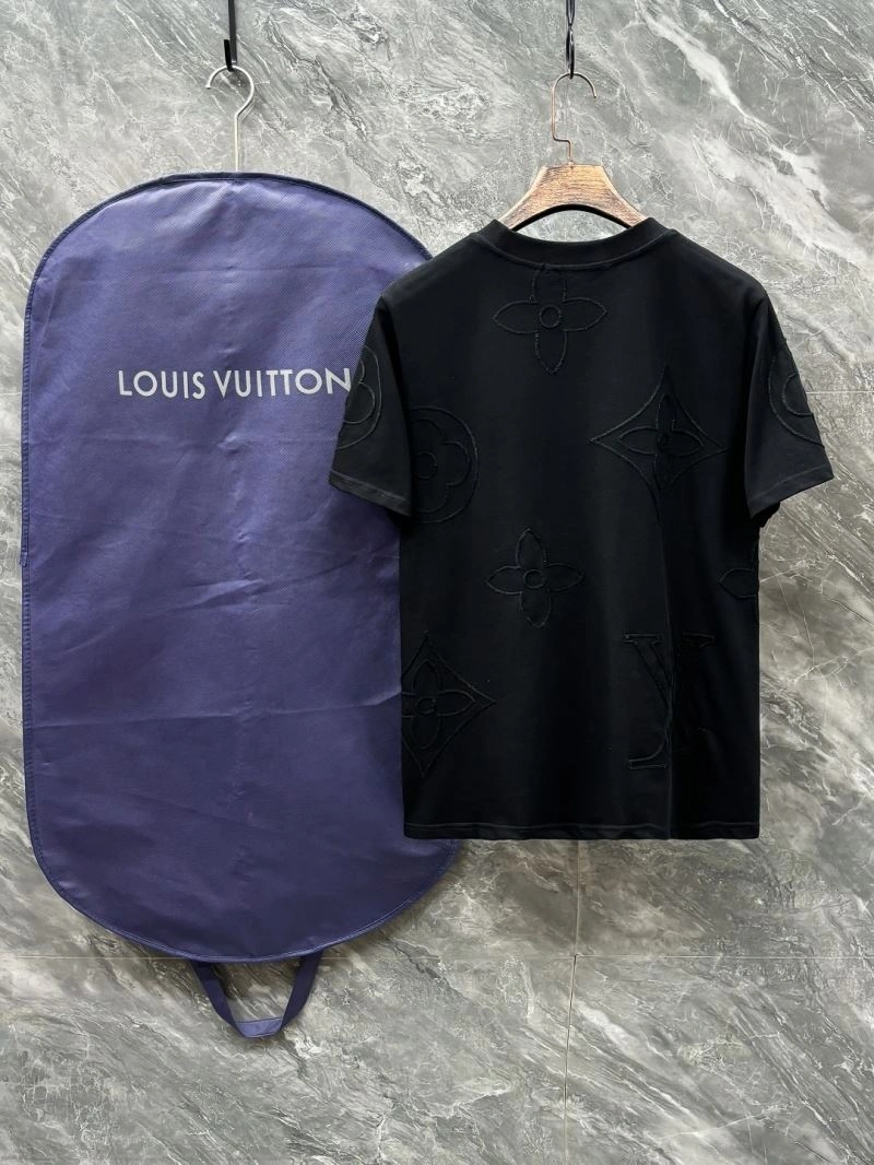 Modern Louis Vuitton T-Shirts 136187