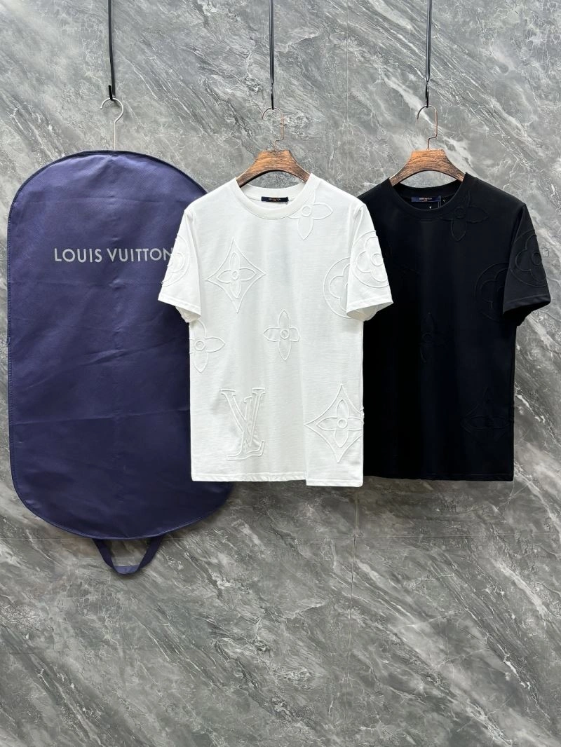 Modern Louis Vuitton T-Shirts 136187